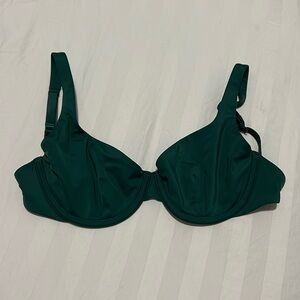 CUUP The Scoop Top in Jungle (Green) Size 10. Like New condition